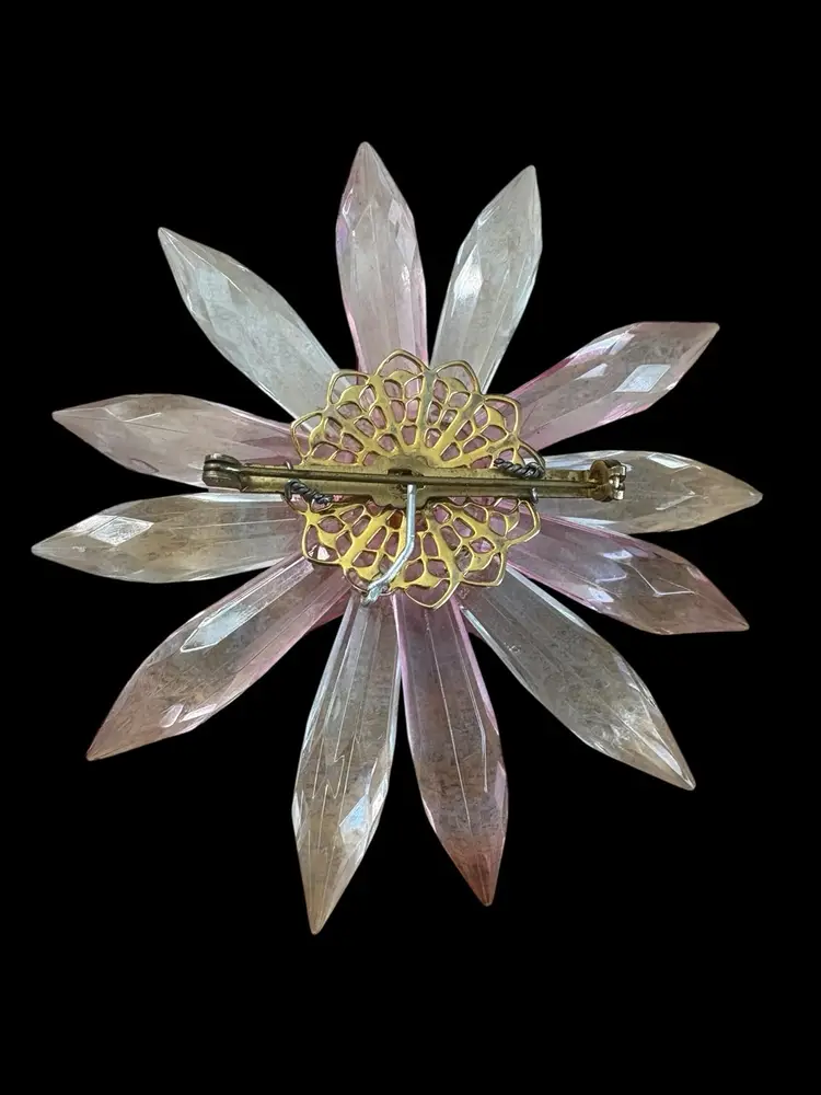 7. Vintage Faceted Lucite/Acrylic Star Flower Brooch