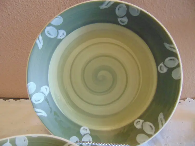 Set of 2 Villa Roma Hand Painted Pasta bowls made in Italy.