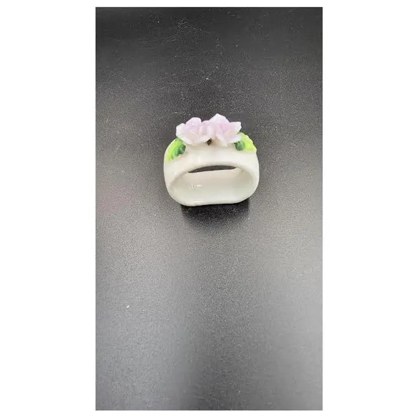 ENGLISH PORCELAIN WITH PERFECT FLOWERS NAPKING HOLDER