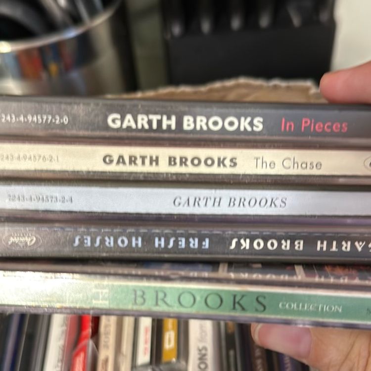 59 CDs Garth Brooks, U2, Billy Ray Cyrus Billy Dean, Barbara Streisand