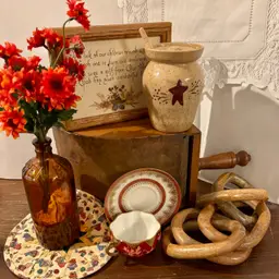 Country Primitive Scuttle Wood Vignette