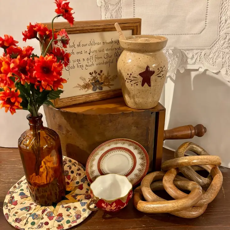 Country Primitive Scuttle Wood Vignette