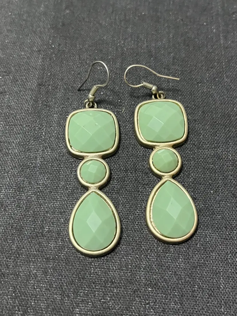 Vintage Mint Green Goldtone Earrings
