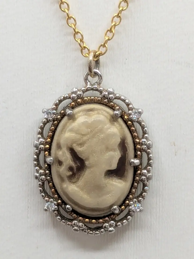 Vintage Resin Cameo Pendant Gold Tone Chain Necklace