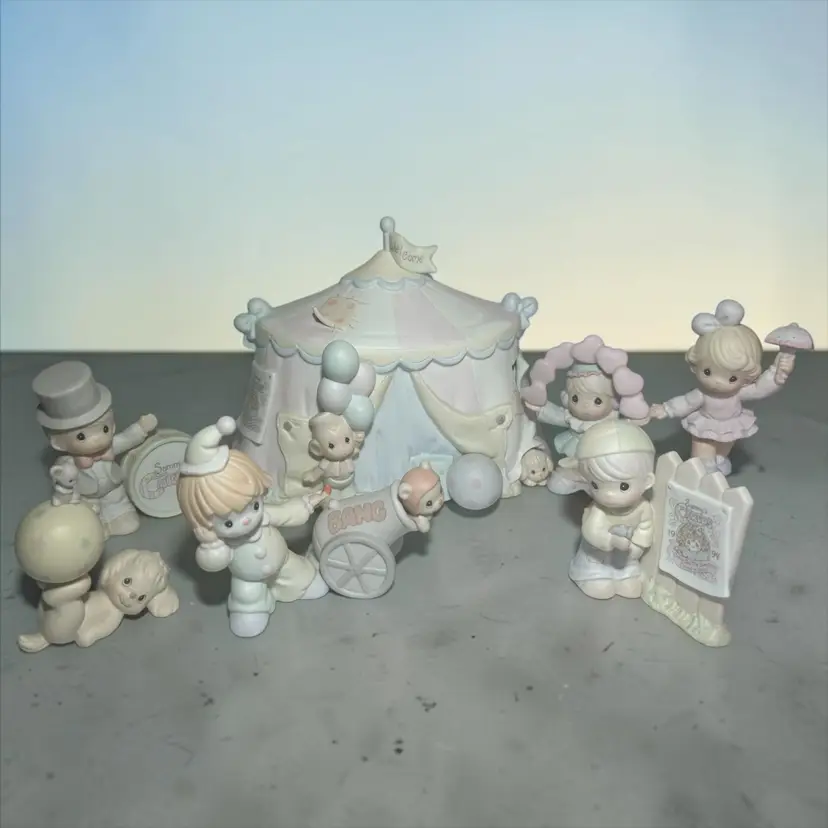 Precious Moments Sammy’s Circus 7 Pc Figurine Set 1993 Complete in box.