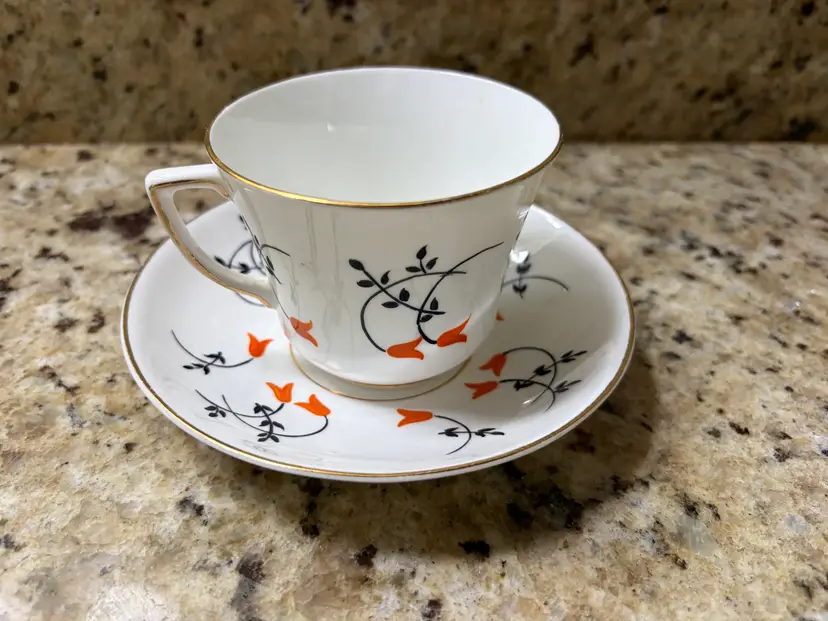 Windsor Tulip Pattern Bone China Made In England TeaCup And Saucer