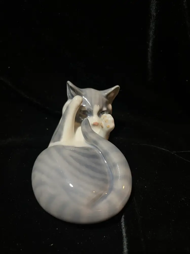 #3381 - Royal Copenhagen Gray Tabby Cat Kitten Playing with Tail Figurine 727