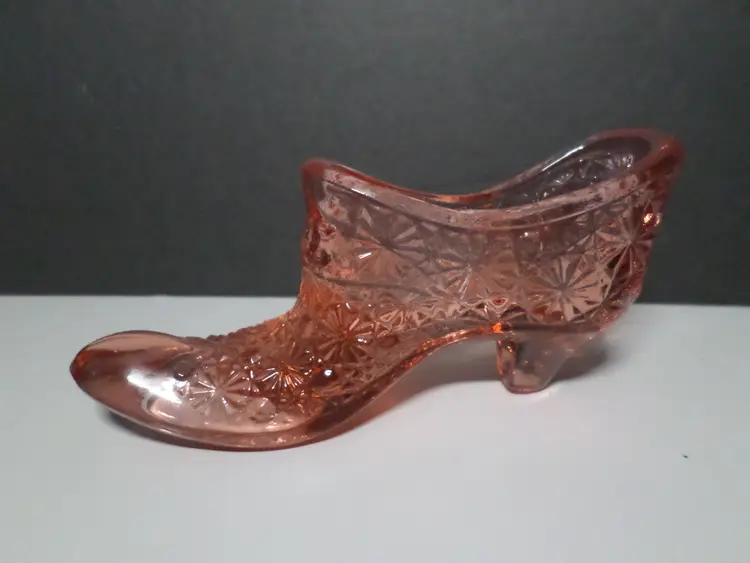 Vintage Pink Depression Glass Slipper Shoe Figurine - Daisy & Button Pattern - Collectible Art Glass