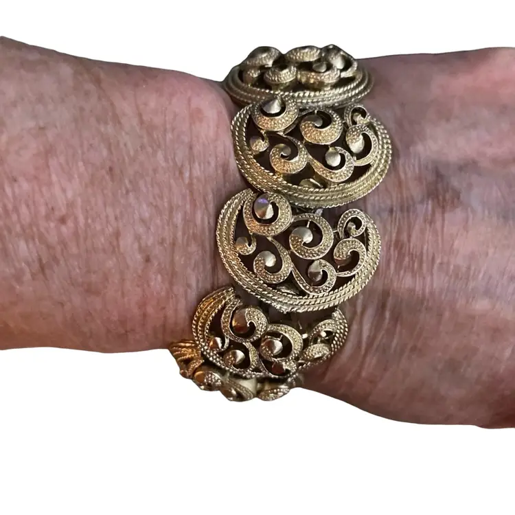 Coro 1950’s Half moon Link Bracelet Gold Brush Della Street Perry Mason Style. It’s A Statement All On It’s Own