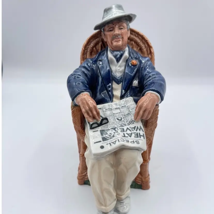 Royal Doulton Figure Taking Things Easy HN2677 7" Tall