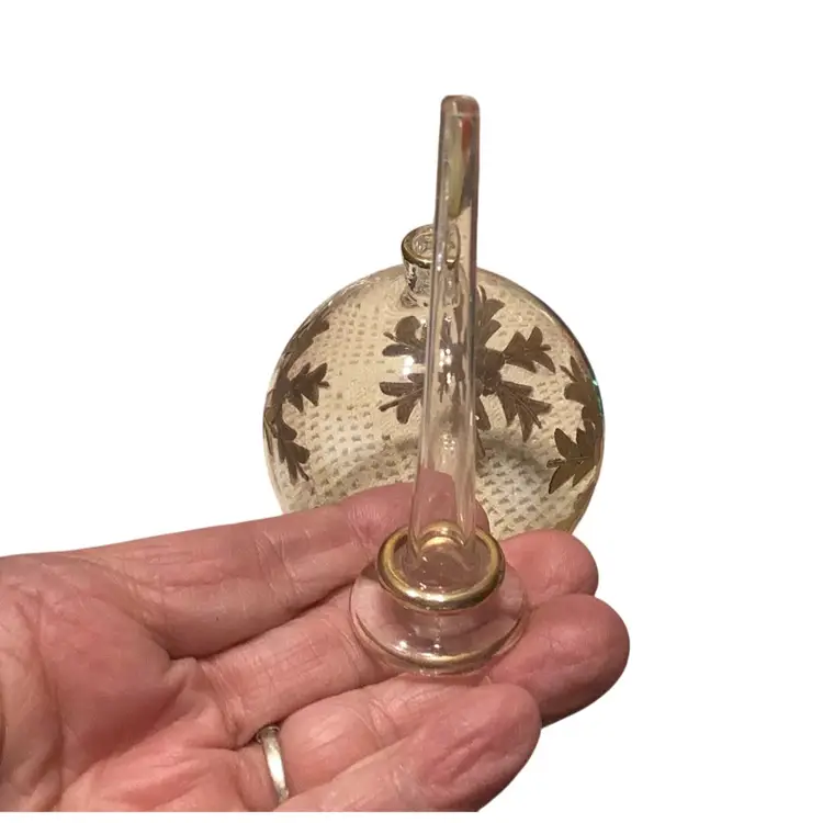 Glass Where Perfume Bottle Gold Like Snowflakes