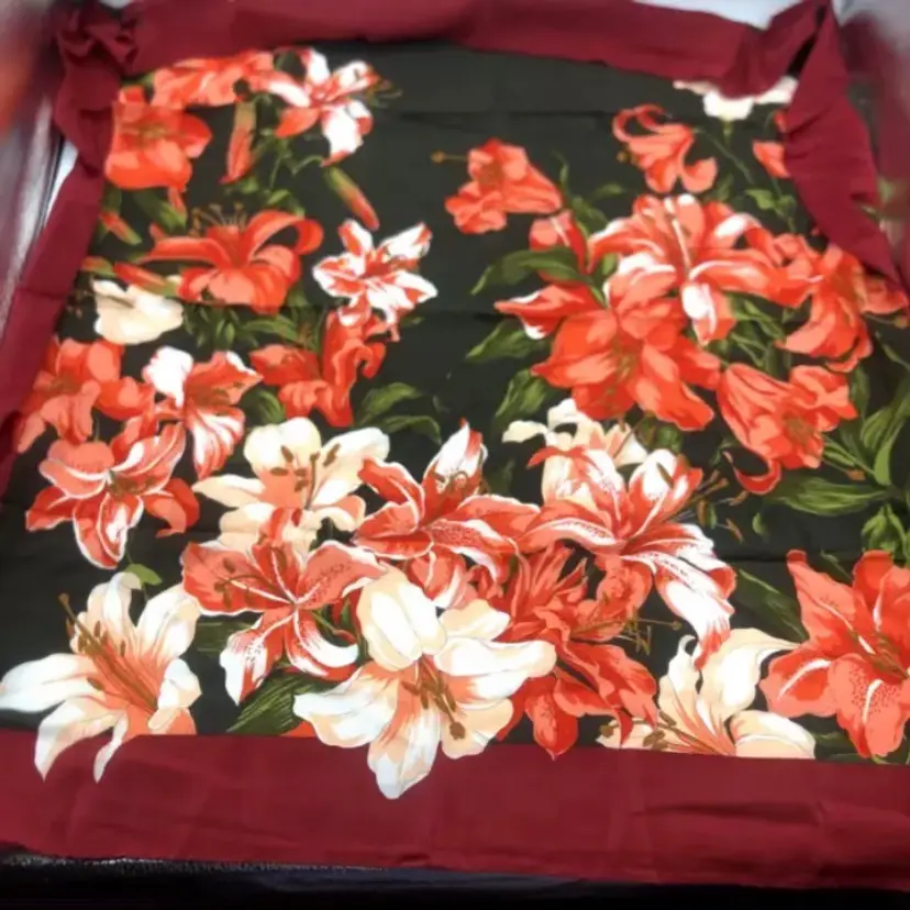 Lilly Square Scarf Made in Italy Flygt Design Ginnia Ferri 100% Silk