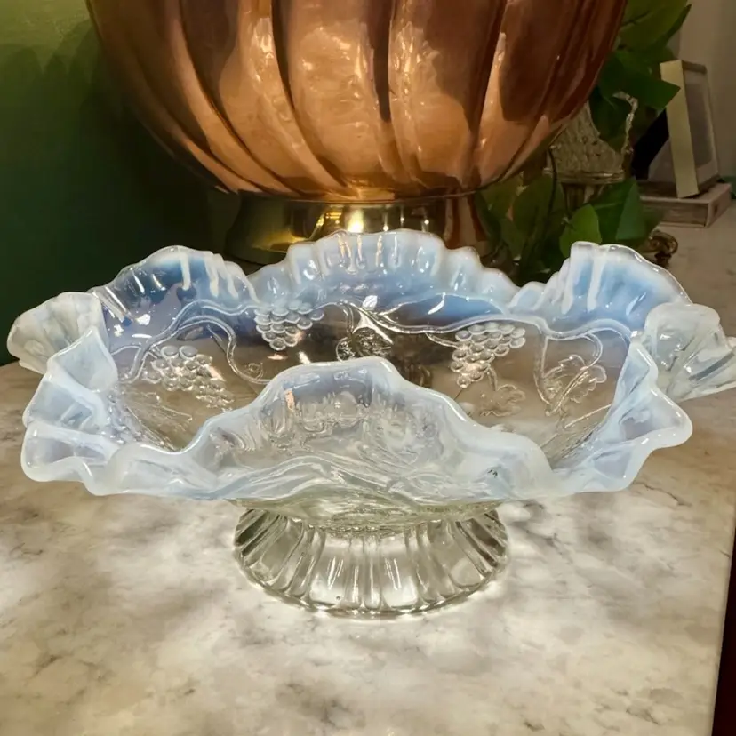 ๐ป GLOWS 3x8โ vintage Jefferson Glass footed bowl features an opalescent finish & grapevine pattern w/ruffled edge