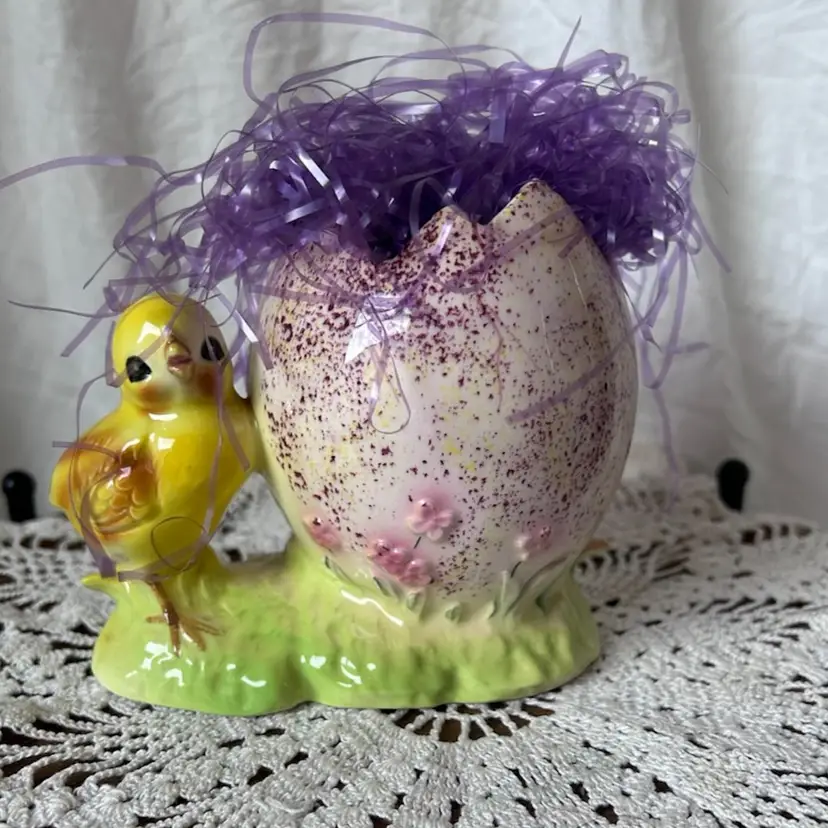 VINTAGE NORCREST CERAMIC EASTER PLANTER W/ CHICK AND EGG