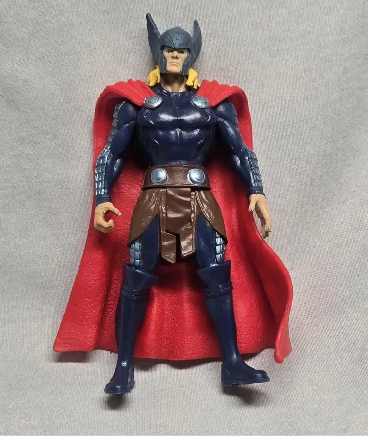 Hasbro 2013 Marvel Thor 4 1/2" Action Figure Collectible Toy