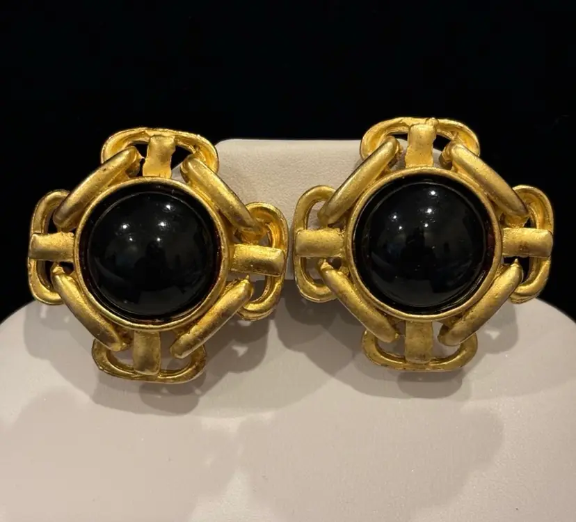 Vintage 80s Ornate Gold & Black Chunky Gemstone Round Clip on Earrings