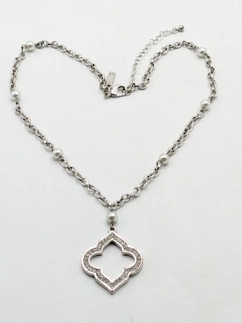 Elegant Silver Tone Quatrefoil Pendant Necklace