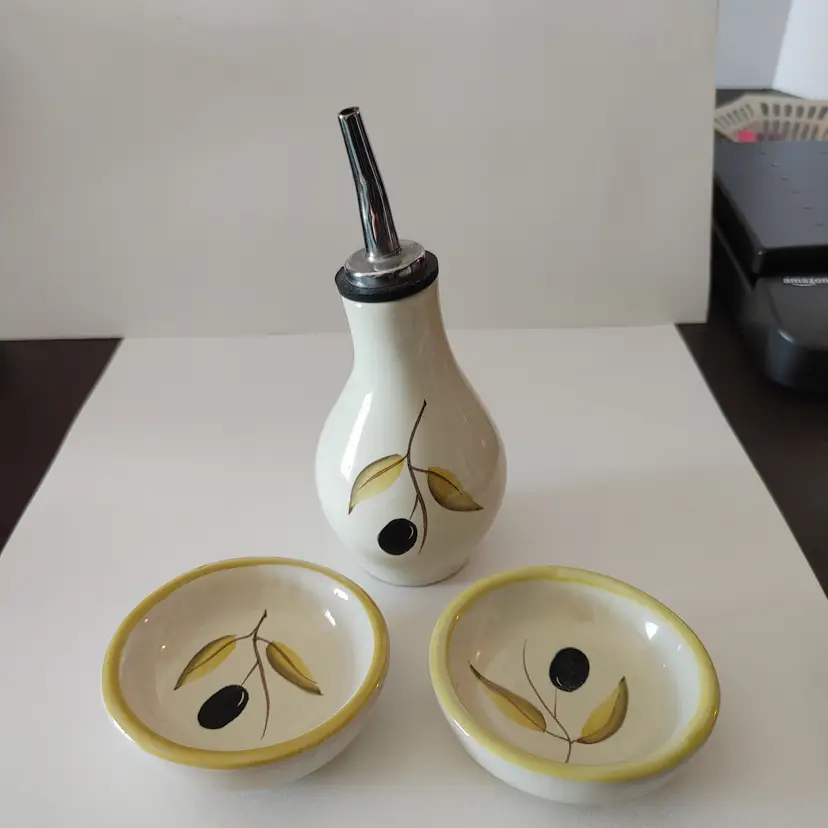 Olive Oil Dipping set- includes cruet and 2 dipping bowls