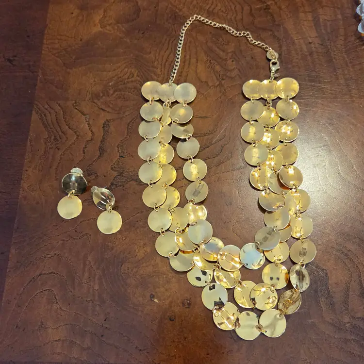 Avon Gold Tone Necklace Earring Set