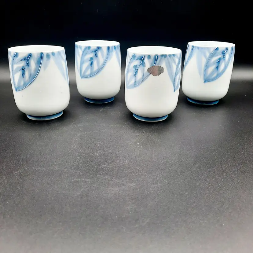 Vintage Japan Porcelain Handleless Teacups Blue White Raised Leaf Design Set Of 4