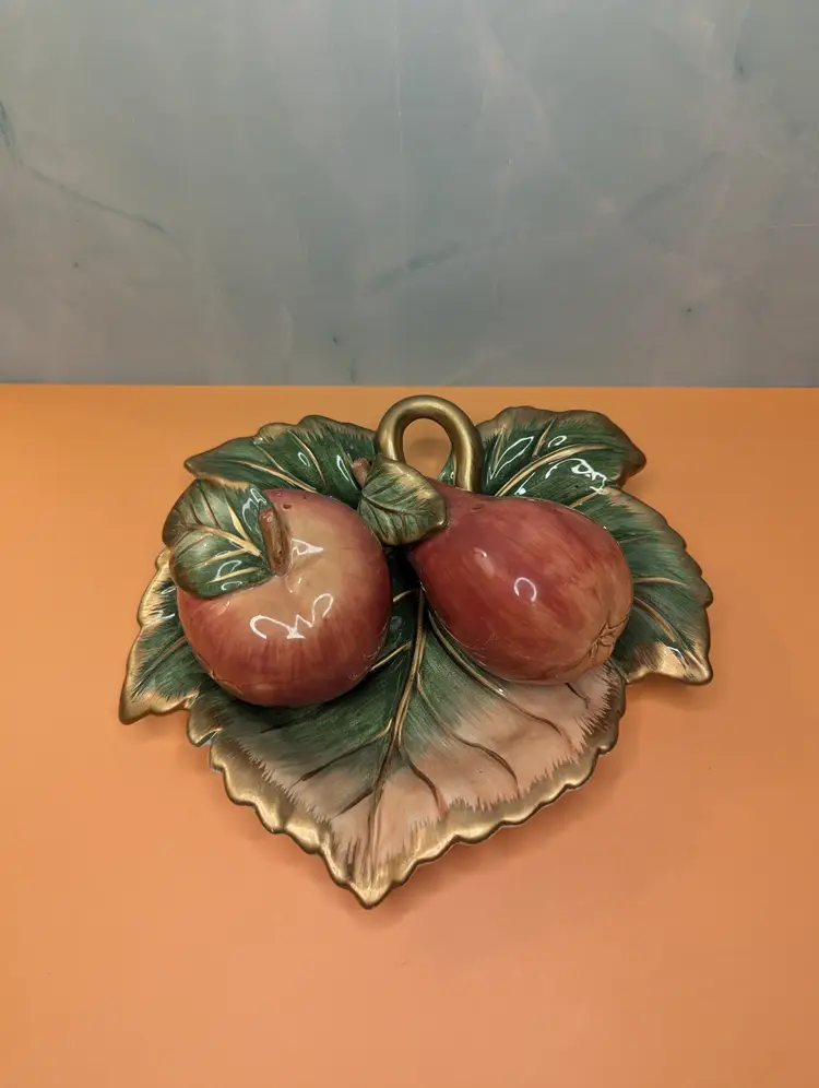 Fitz & Floyd Classics Renaissance Apple/Pear Salt & Pepper Shakers with leaf-shaped tray