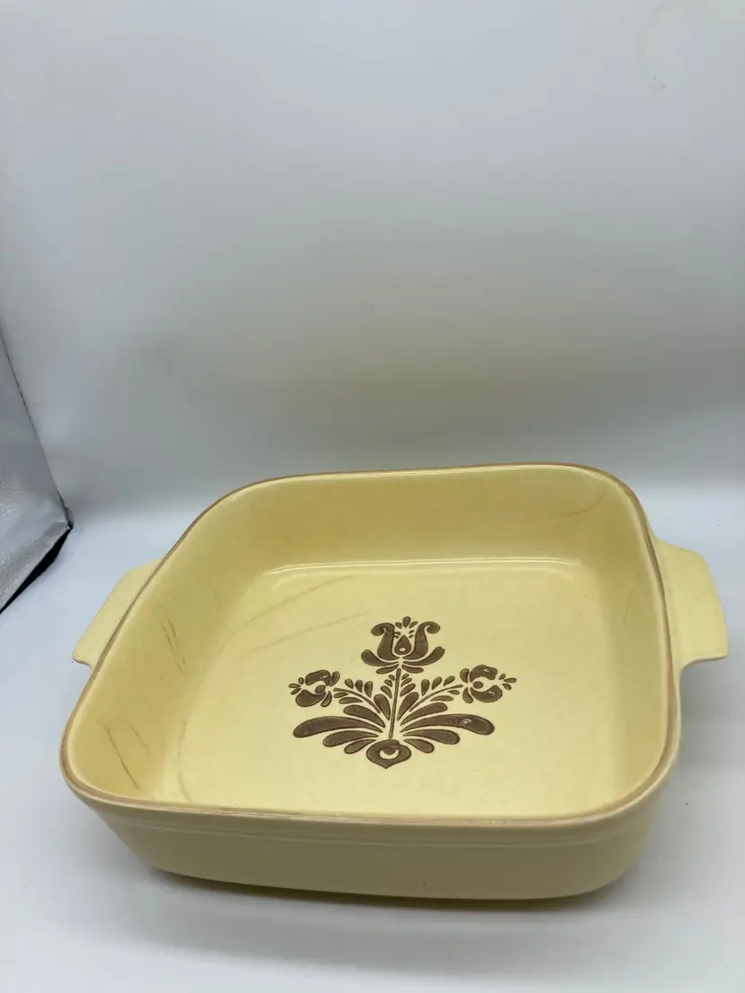 Pfaltzgraff Village 2 Quart Baker 8" Baking Dish #237 Vintage Old Castle Mark