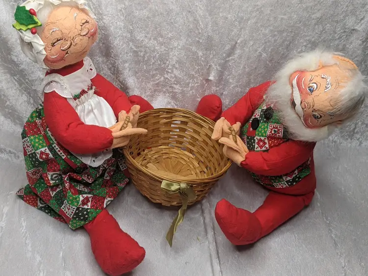 Annalee Mr Mrs Santa Clause holding handled basket Cards 1963 USA Christmas Decor Folk Art Doll Creepy