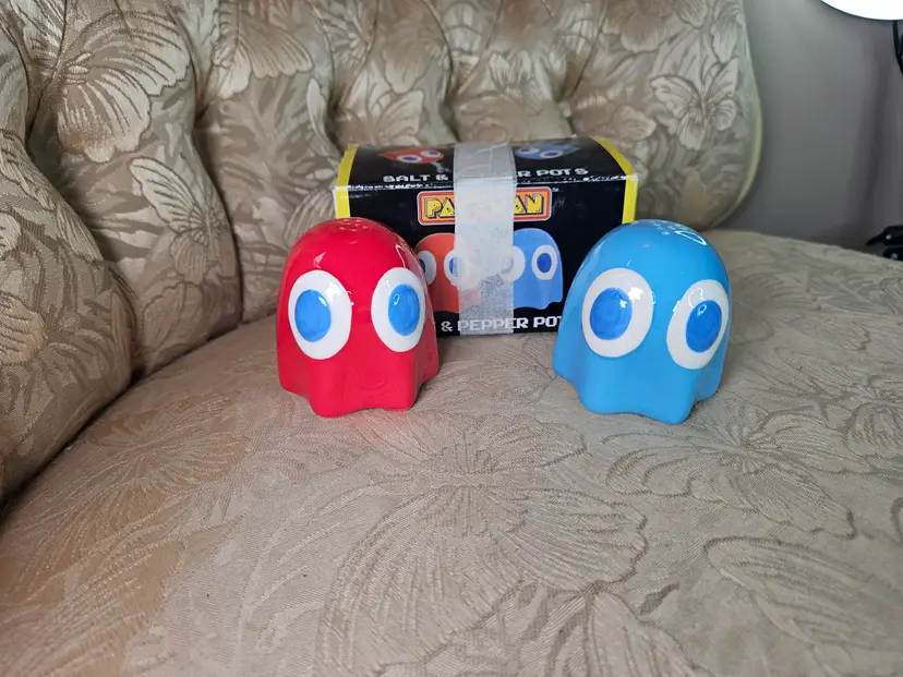 PAC-MAN SALT&PEPPER SHAKERS BLINKY THE SALT POT & INKY THE PEPPER POT