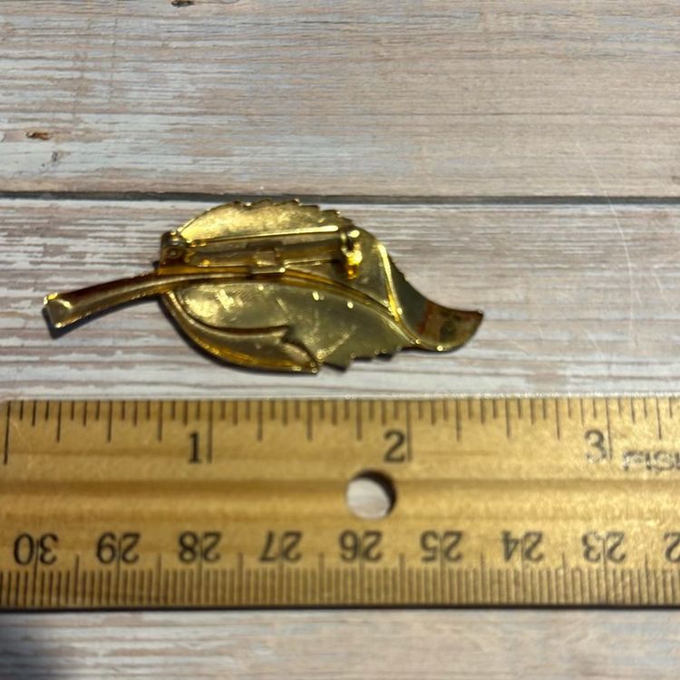 Leaf Pin Gold Tone