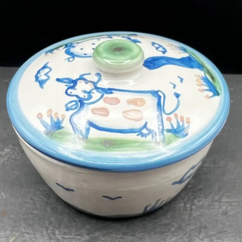 #536B Vintage M A Hadley 2 Quart Pottery Covered Casserole Dish In Country Scene Blue
Hand Painted And Signed. Cow And Pig
