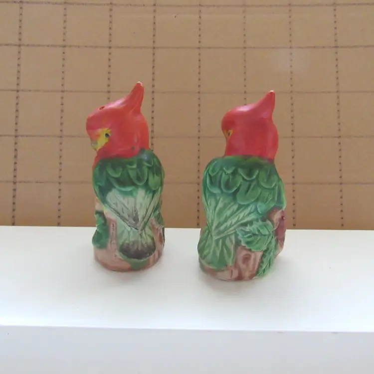 Vtg Parrots Salt and Pepper Shaker Set