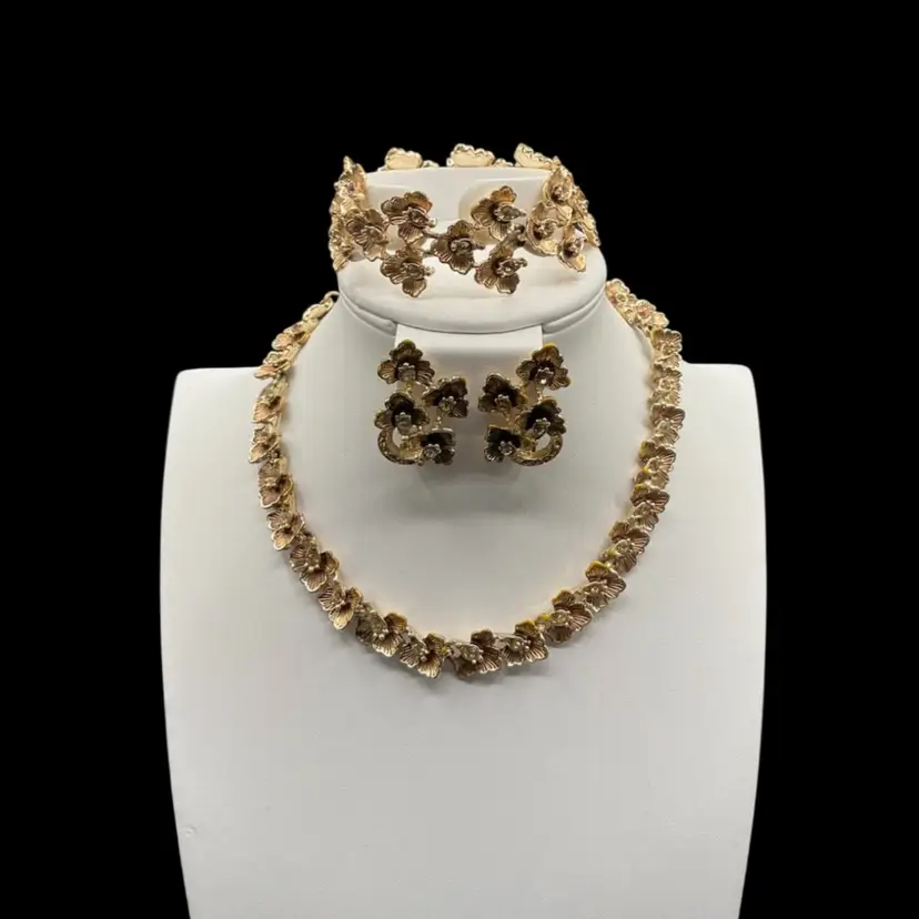 BSK Rhinestone Necklace 13β-16β Bracelet 7β & Clip-on Earrings 1 1/2βx1β Set KK47