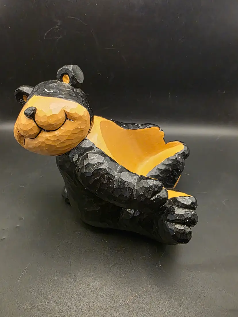 Sonoma winno bottle holding bear