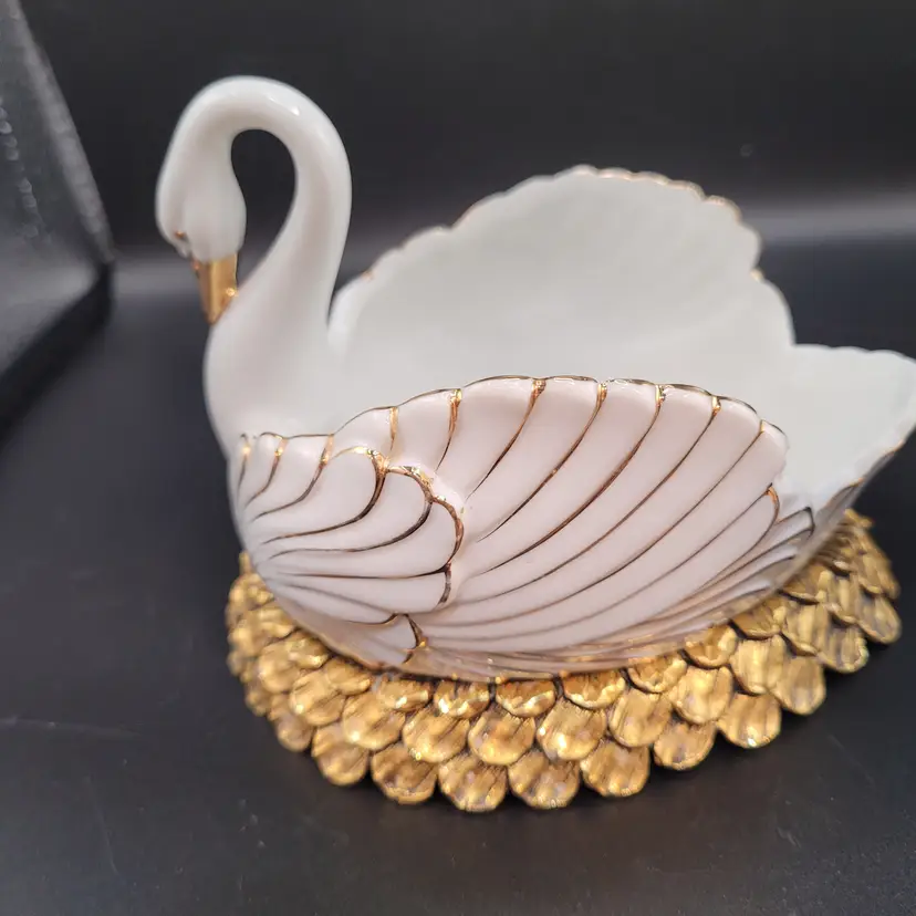Vintage Stylebuilt Assessories Porcelain Swan Dish W/24K Gold Gilt Nest READ