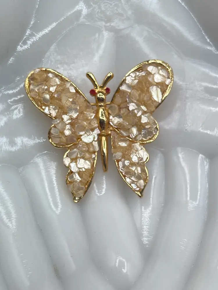 #65 Gold Tone Metal Champagne Yellow Crushed Stone Chips Butterfly Brooch 1.75”🍾 🦋