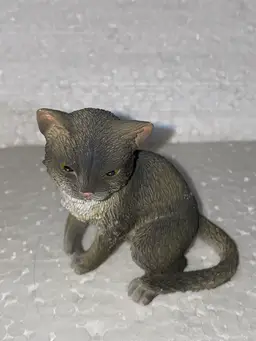 Vintage Resin Cat Figurine As Pictured All Average 3.5-4" In Length