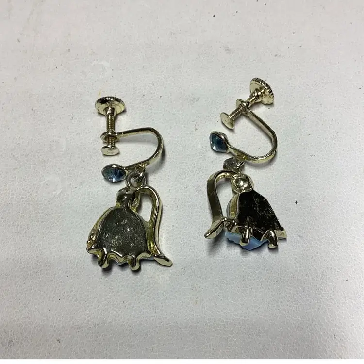 Blue Dancers Screwback Silvertone Earrings 3/4”