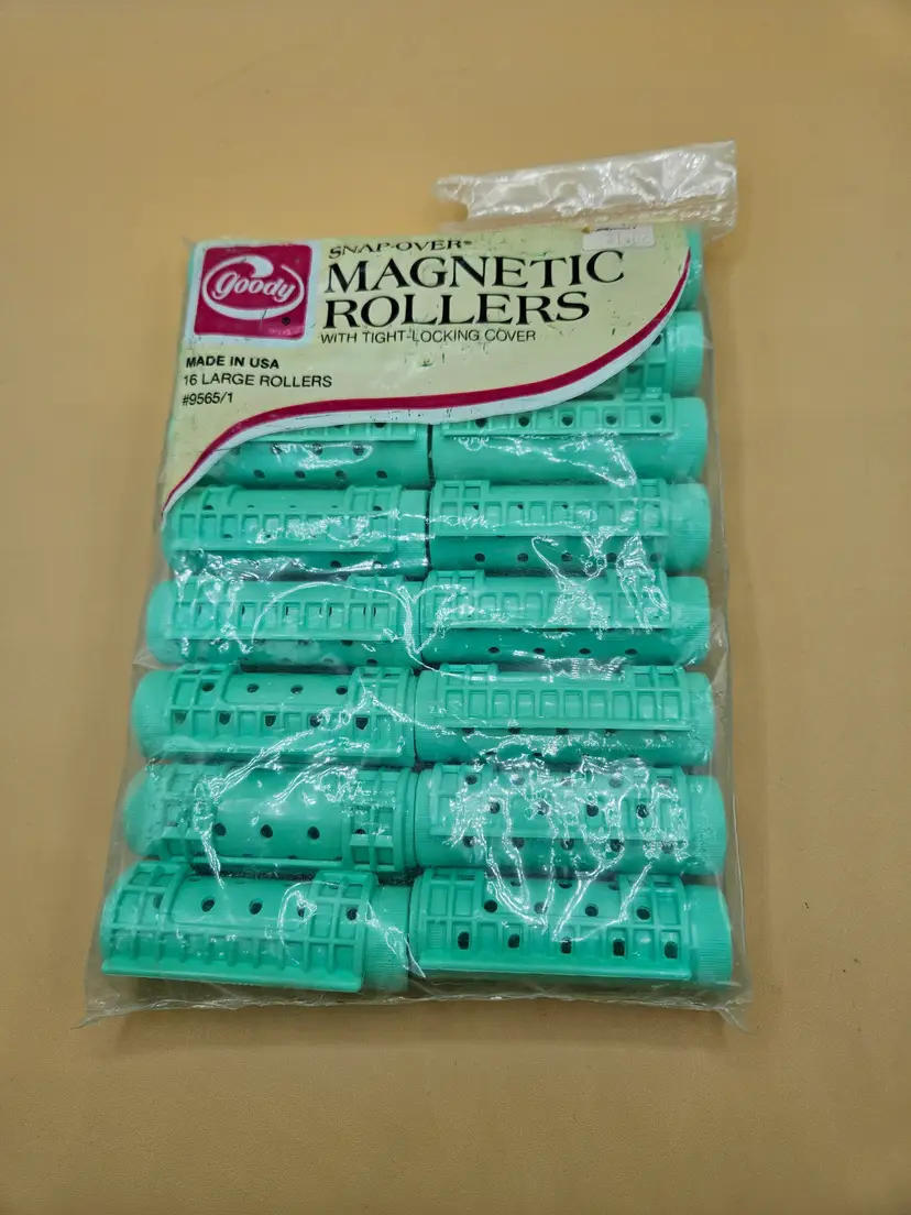 Vtg GOODY 16 Large Green Snapover Magnetic Rollers, NOS