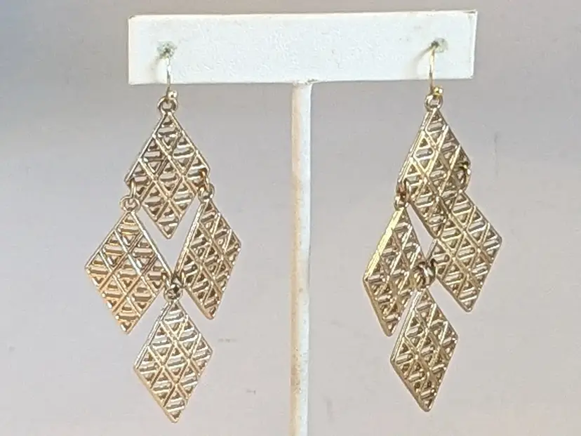 Avon Geometric Diamond Shape Chandelier Pierced Earrings Gold Tone