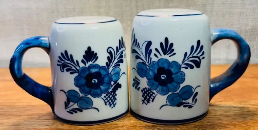 Vtg DAIC Delft Blue Tulip Floral Hand painted Salt Pepper Shakers Handles 3" T