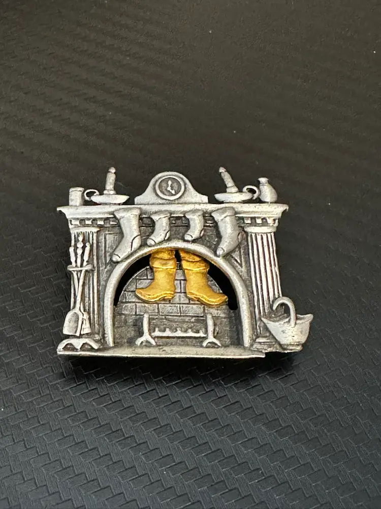 JJ Fireplace With Santa Boots Brooch - Boots Move