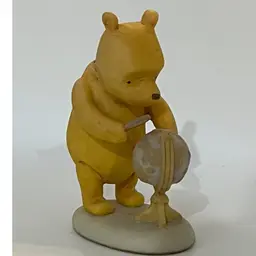 Disney - Classic Pooh- Exploring The Globe Figurine – Michel & Company – Vintage Resin- 3”