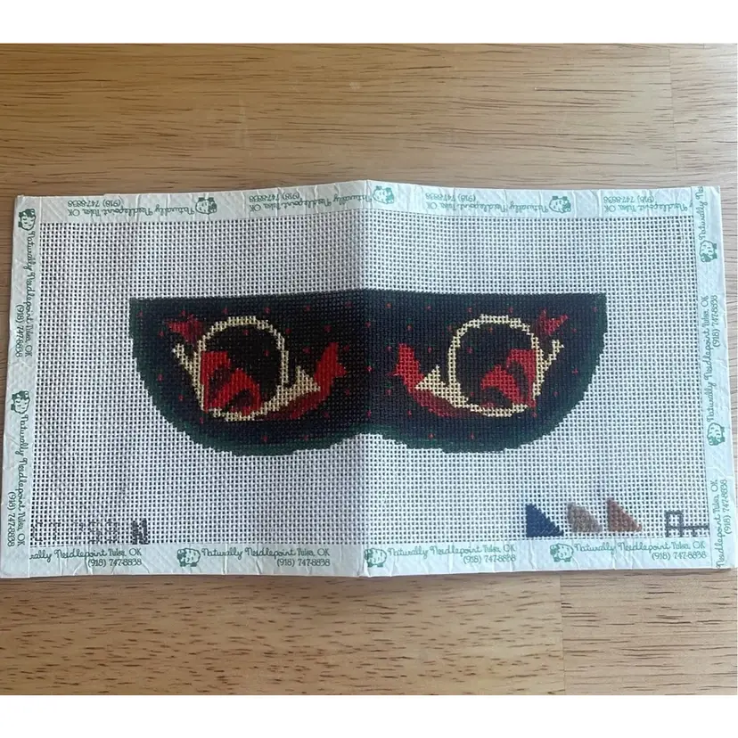 Needlepoint holiday eyeglasss case canvas