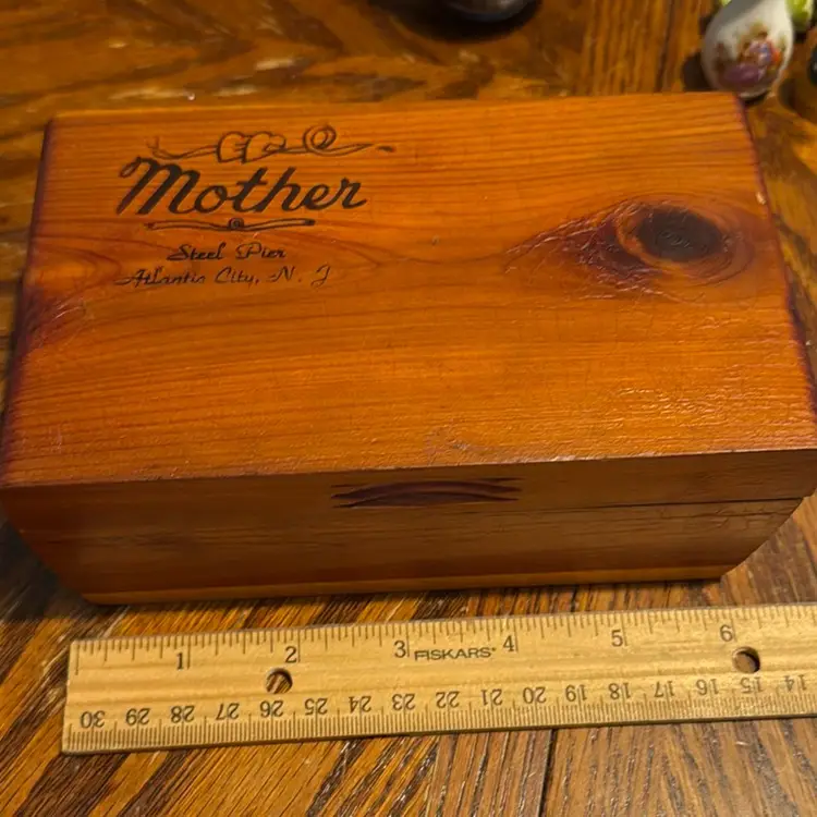 Cedar Antique Souvenir Wooden Box