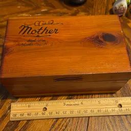 Cedar Antique Souvenir Wooden Box