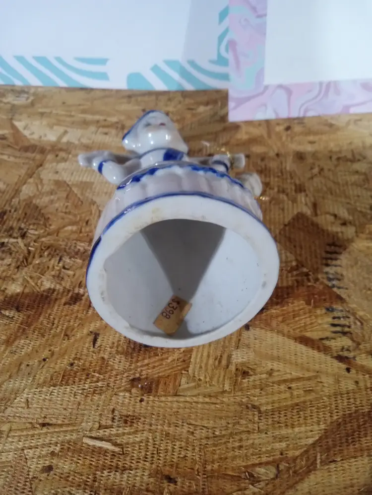 Vintage Dutch Girl Figurine (Blue & White)