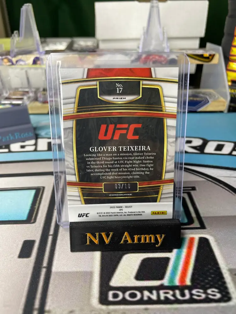 UFC- 2022 Panini Select True Gold Glover Teixeira /10