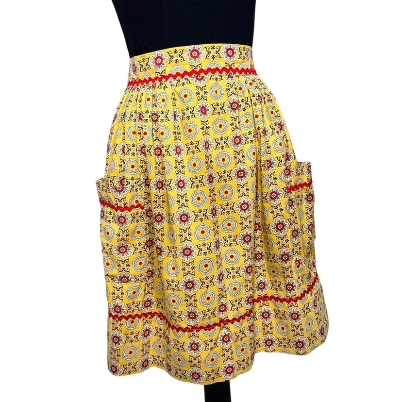 Vintage Half Apron Bright Yellow & Mandala Pattern w Pockets & Red Rick Rack, 85" waist