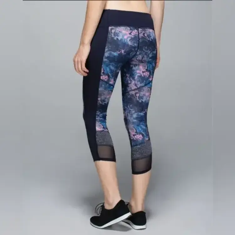 Lululemon if you're lucky crop moody mirage bark berry deep Navy Size 6