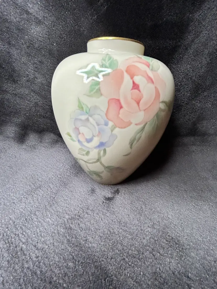 LENOX Chatsworth Vase Cottage Core  24K Gold Trim 6.5" Tall Excellent Condi